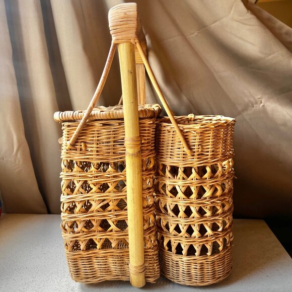 Vintage Handwoven Rattan Bottle Holder Caddy With Bamboo Handle - Picture 4 of 12
